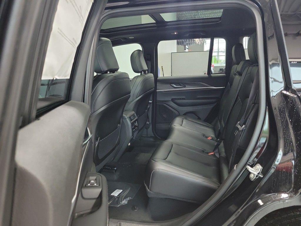 new 2025 Jeep Grand Cherokee car, priced at $49,186