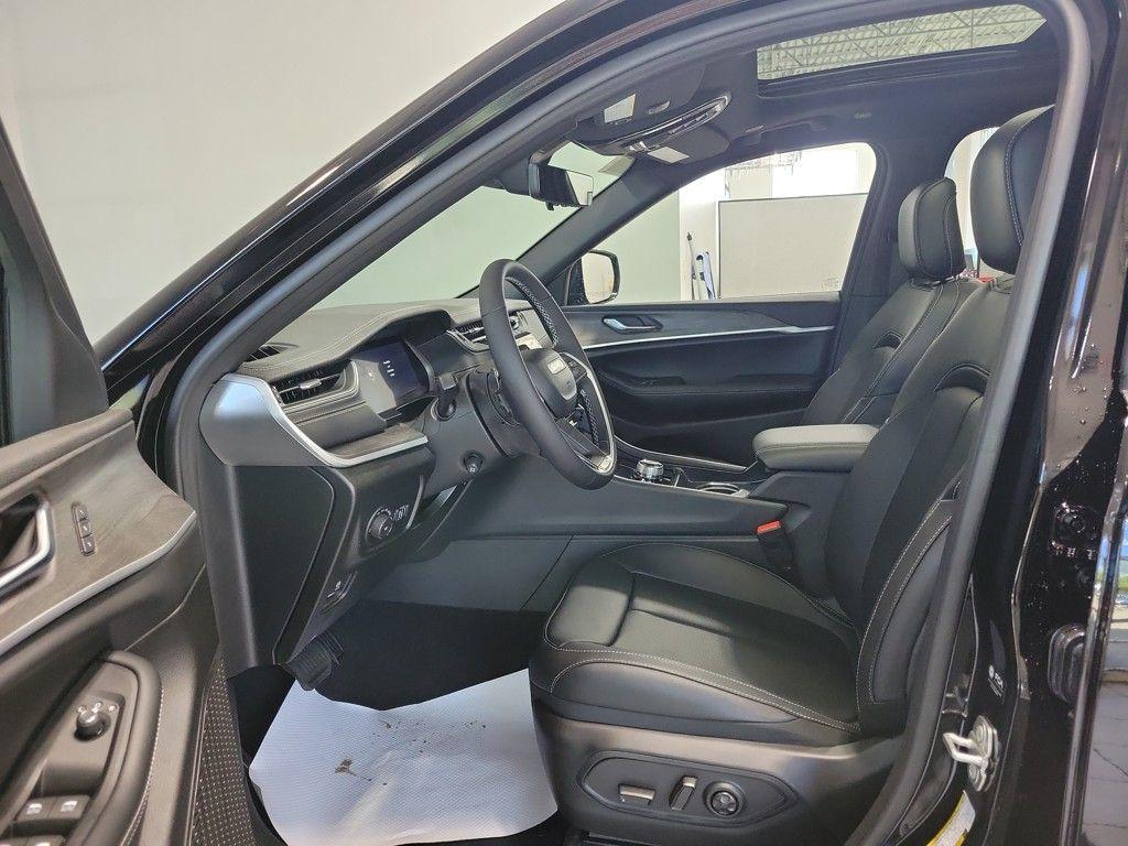 new 2025 Jeep Grand Cherokee car, priced at $51,336