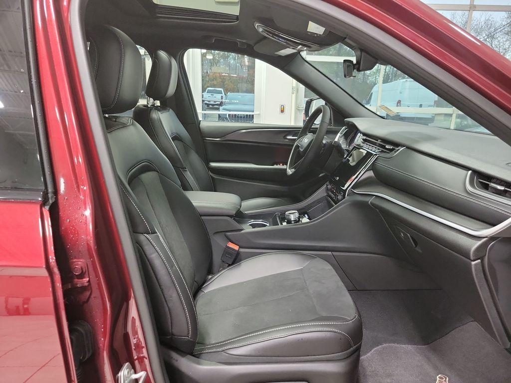 new 2025 Jeep Grand Cherokee L car, priced at $45,523