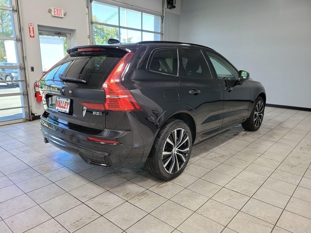 used 2025 Volvo XC60 car, priced at $36,999