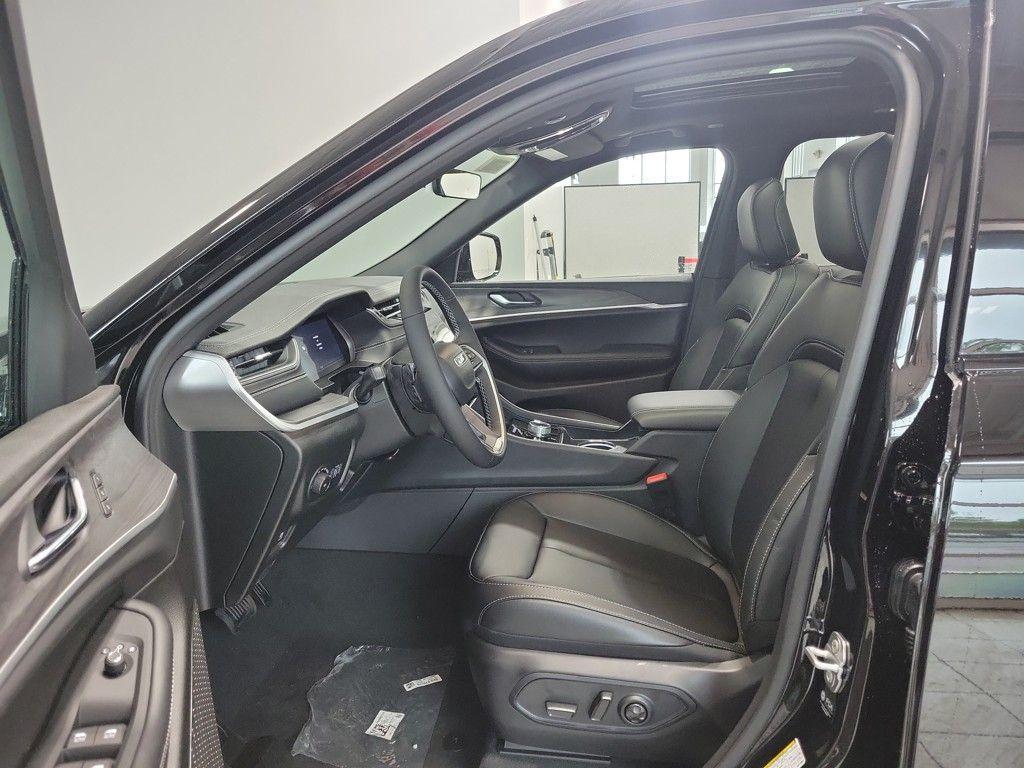 new 2025 Jeep Grand Cherokee L car, priced at $49,533