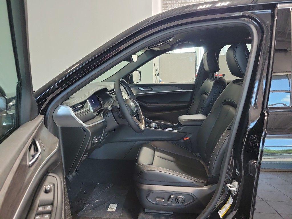 new 2025 Jeep Grand Cherokee car, priced at $42,855