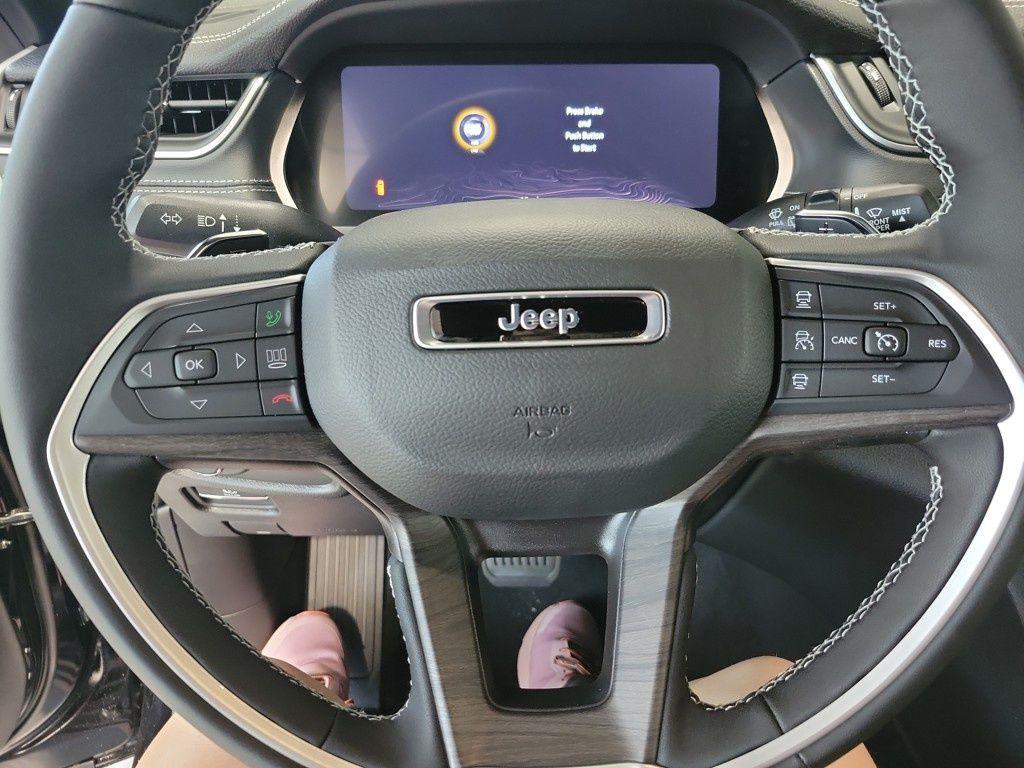 new 2025 Jeep Grand Cherokee car, priced at $39,992