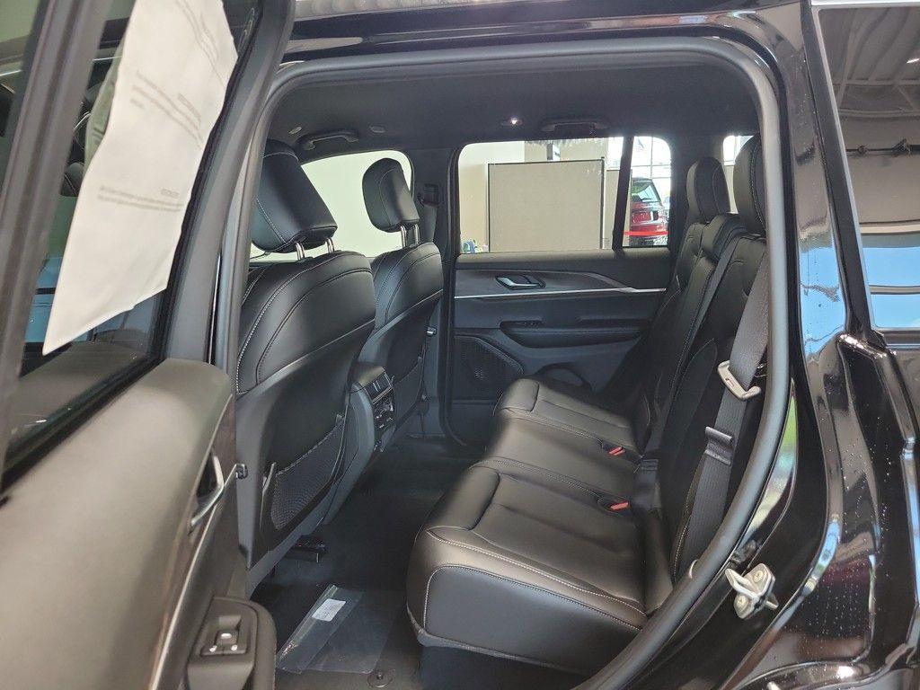 new 2025 Jeep Grand Cherokee car, priced at $42,855