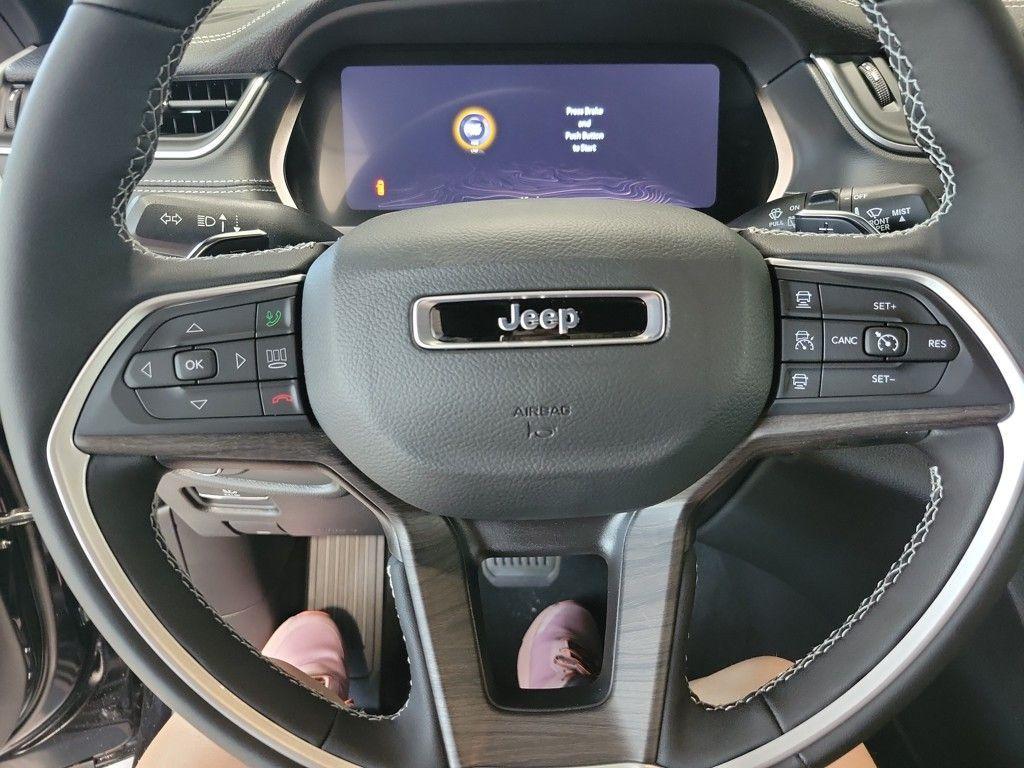 new 2025 Jeep Grand Cherokee car, priced at $42,855