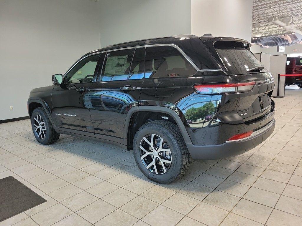 new 2025 Jeep Grand Cherokee car, priced at $42,855