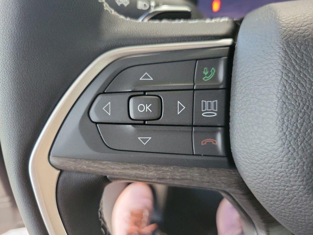 new 2025 Jeep Grand Cherokee car, priced at $39,992