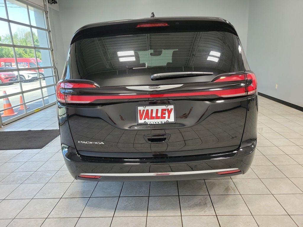 new 2025 Chrysler Pacifica car, priced at $39,075
