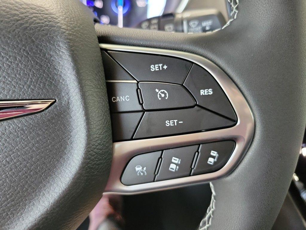 new 2025 Chrysler Pacifica car, priced at $39,075