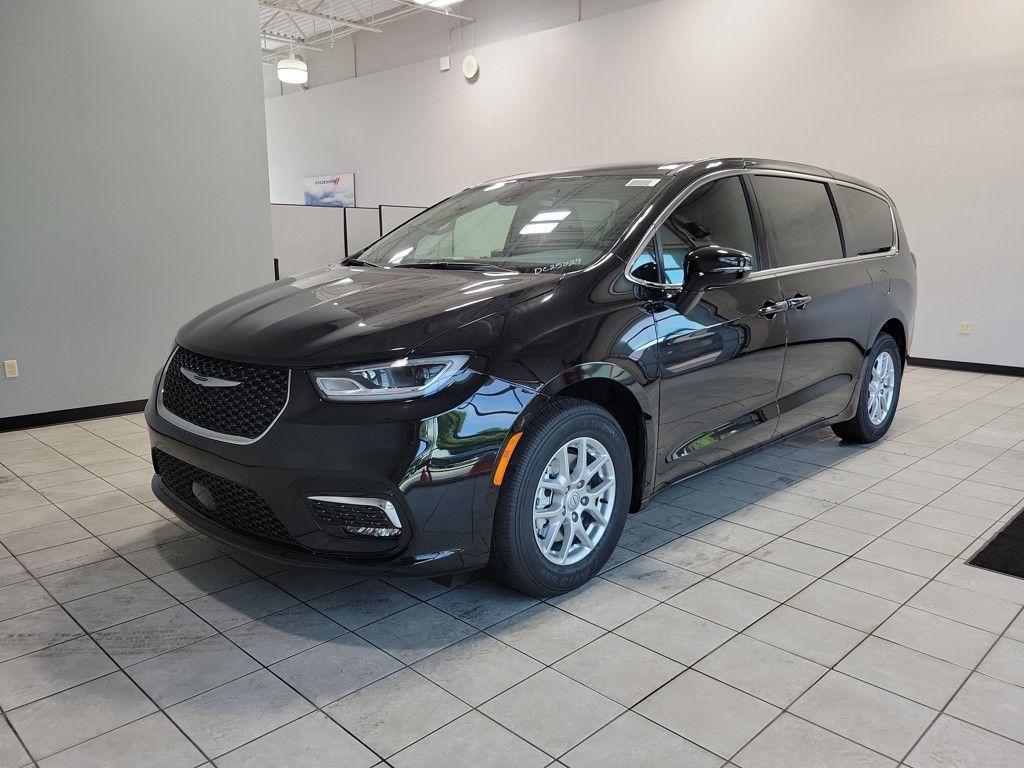 new 2025 Chrysler Pacifica car, priced at $39,075