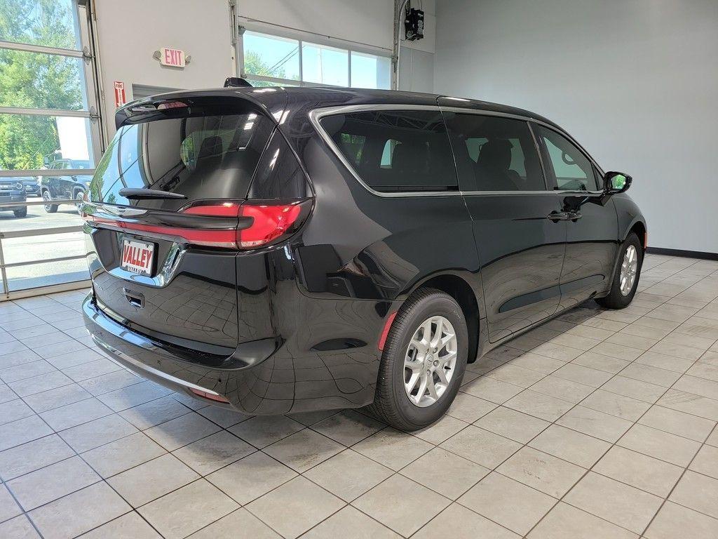 new 2025 Chrysler Pacifica car, priced at $39,075