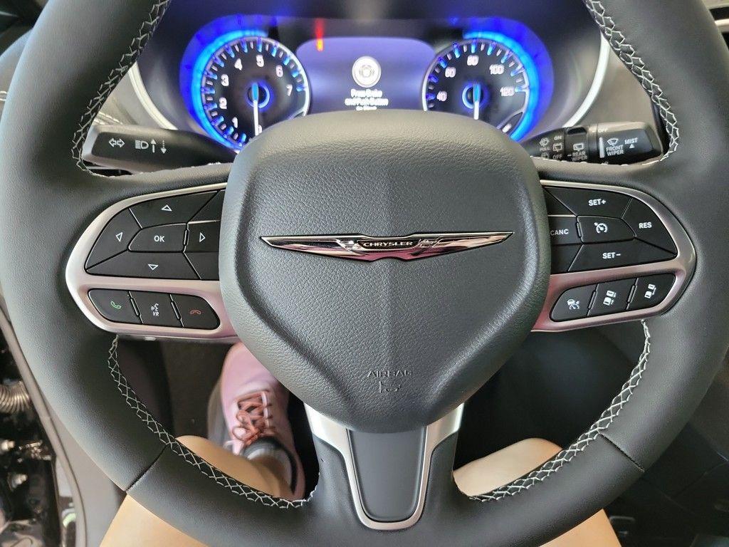 new 2025 Chrysler Pacifica car, priced at $39,075