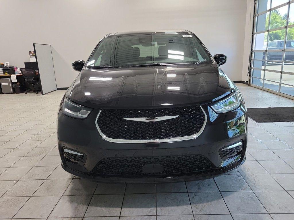 new 2025 Chrysler Pacifica car, priced at $39,075