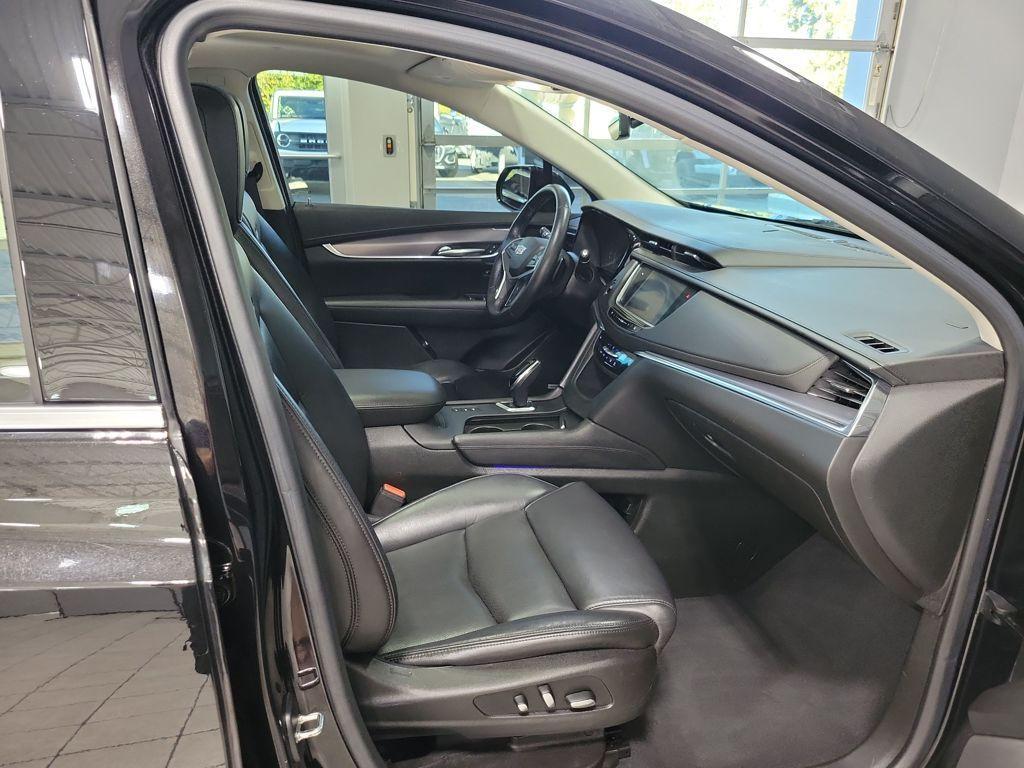 used 2017 Cadillac XT5 car, priced at $19,999