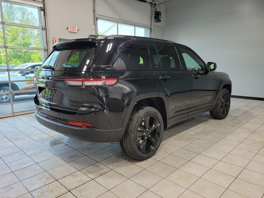 new 2025 Jeep Grand Cherokee car, priced at $47,585