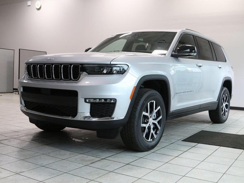 new 2024 Jeep Grand Cherokee L car, priced at $44,203