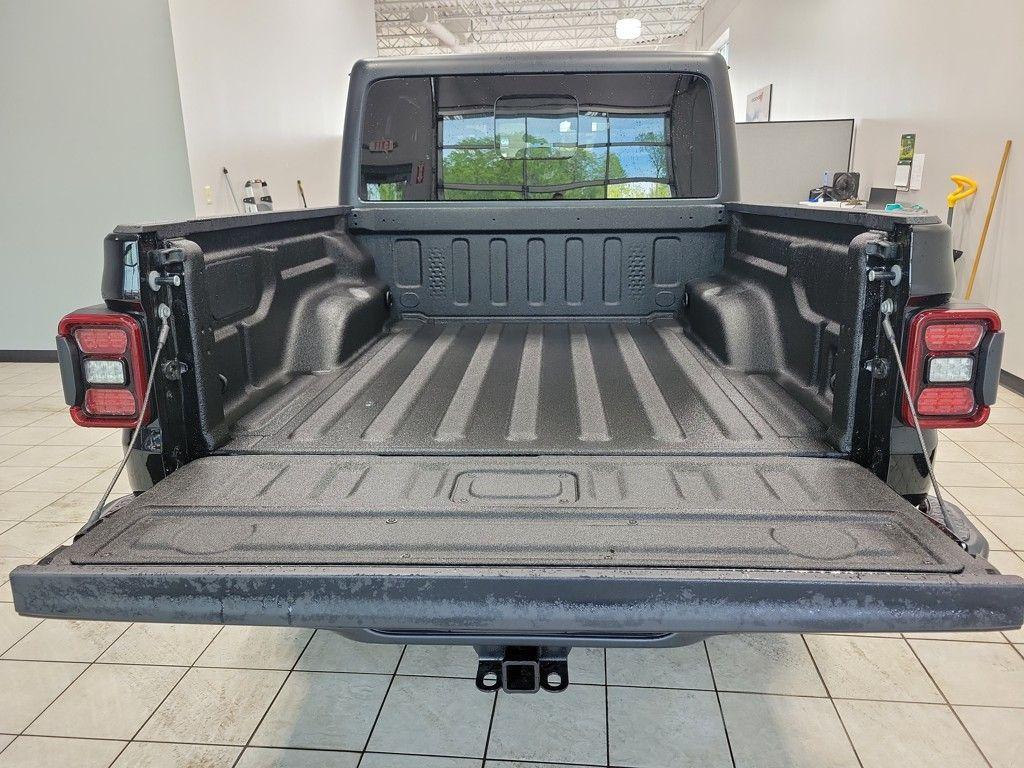 new 2025 Jeep Gladiator car, priced at $47,519