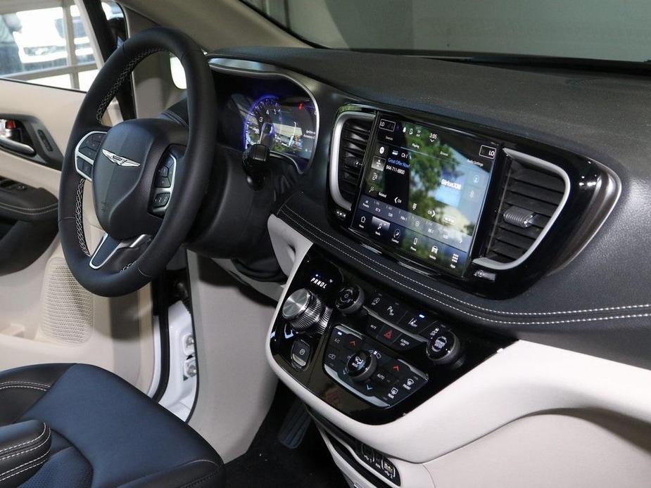new 2024 Chrysler Pacifica car, priced at $45,328