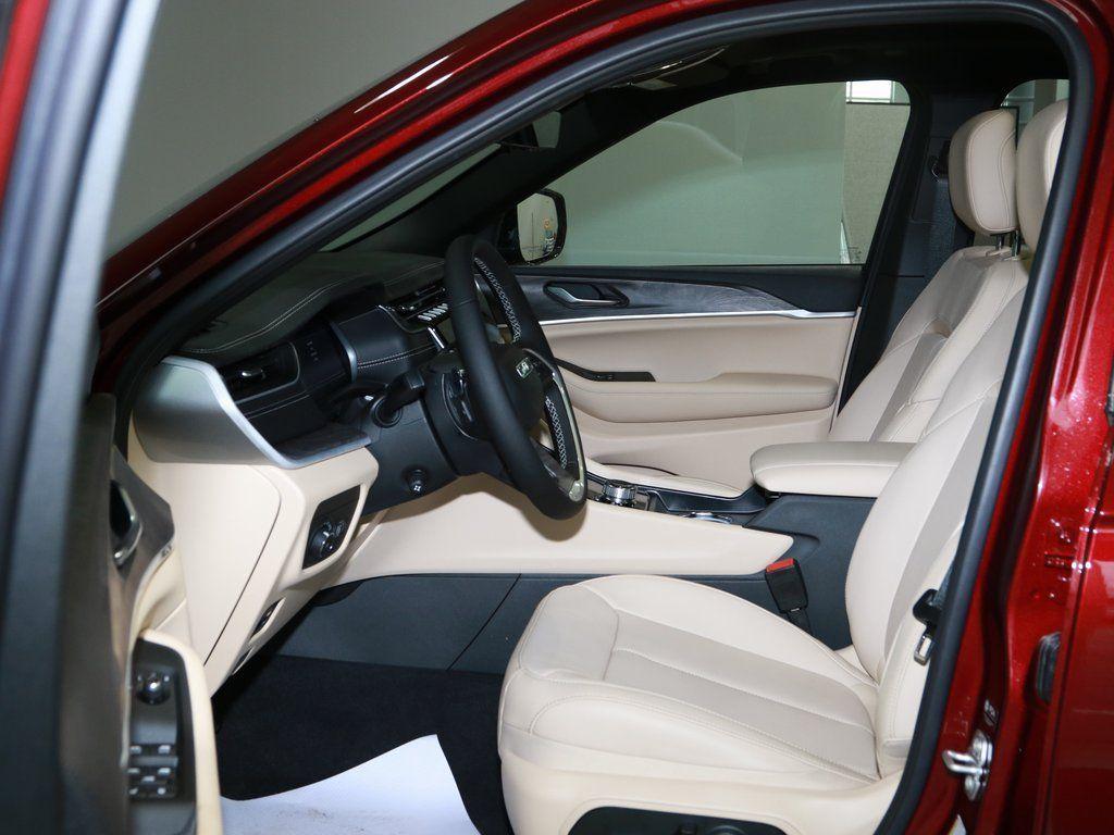 new 2025 Jeep Grand Cherokee car, priced at $48,110