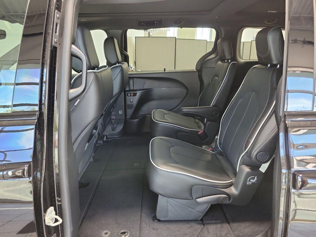 new 2026 Chrysler Pacifica car, priced at $54,785