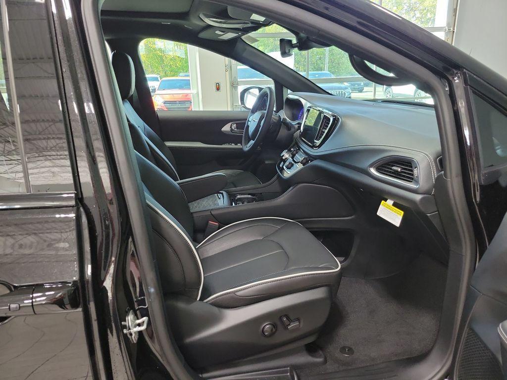 new 2026 Chrysler Pacifica car, priced at $54,785