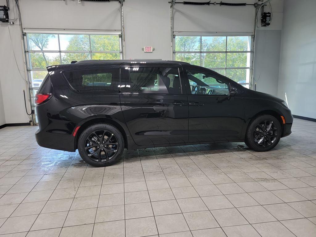 new 2026 Chrysler Pacifica car, priced at $54,785