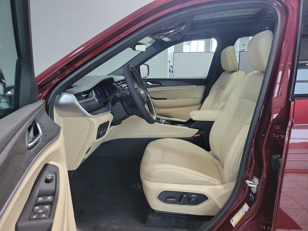 new 2025 Jeep Grand Cherokee L car, priced at $48,452