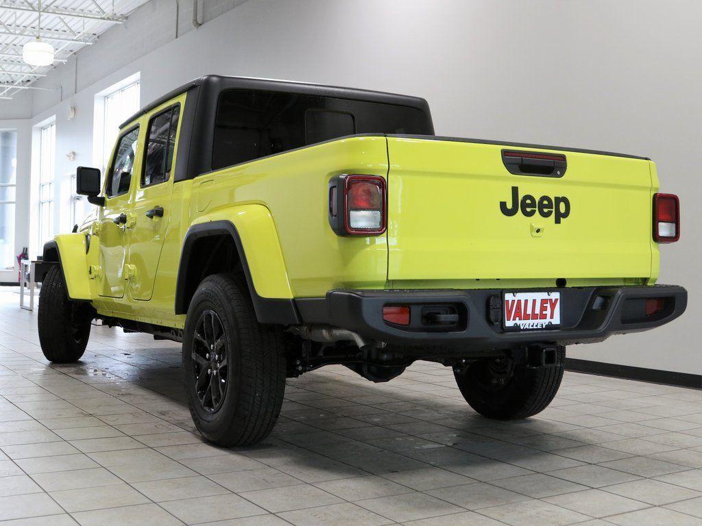 new 2023 Jeep Gladiator car, priced at $42,618