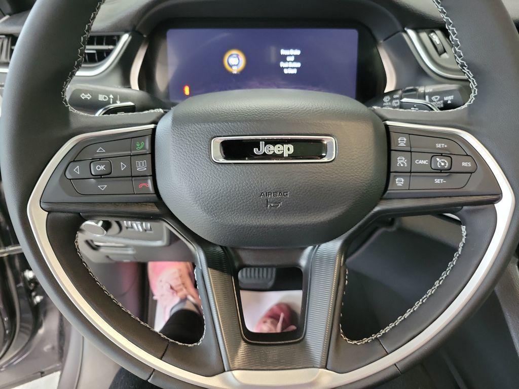 new 2025 Jeep Grand Cherokee car, priced at $44,708