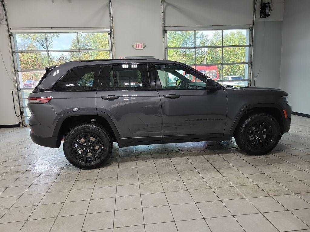 new 2025 Jeep Grand Cherokee car, priced at $44,708