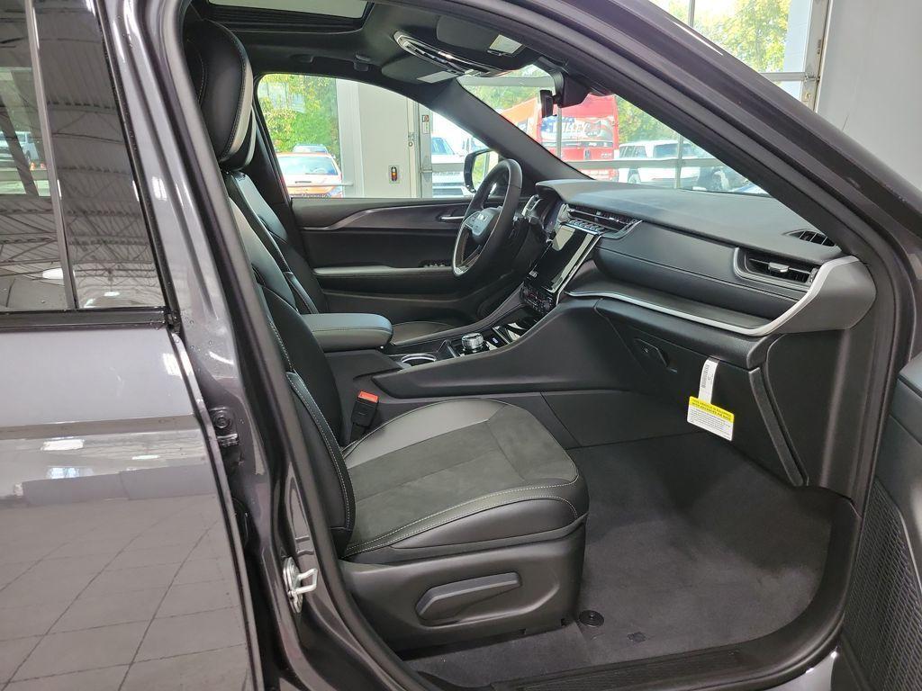new 2025 Jeep Grand Cherokee car, priced at $44,708