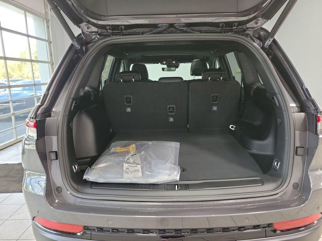 new 2025 Jeep Grand Cherokee car, priced at $44,708