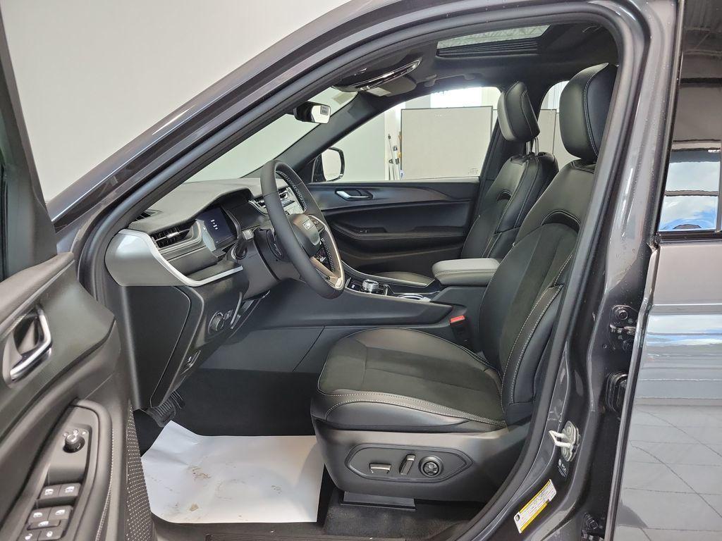 new 2025 Jeep Grand Cherokee car, priced at $44,708