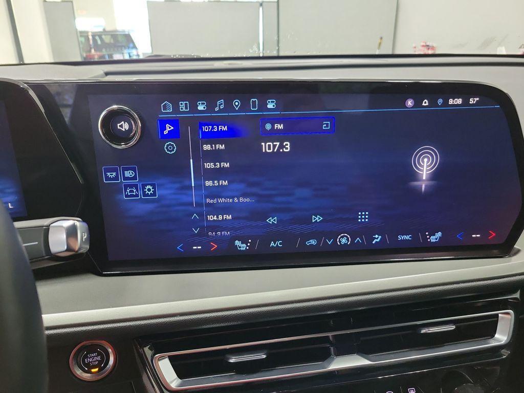 used 2024 Chevrolet Traverse car, priced at $36,999