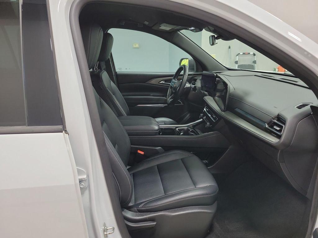used 2024 Chevrolet Traverse car, priced at $36,999