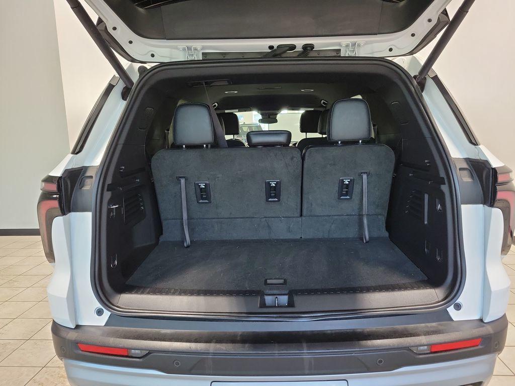 used 2024 Chevrolet Traverse car, priced at $34,799