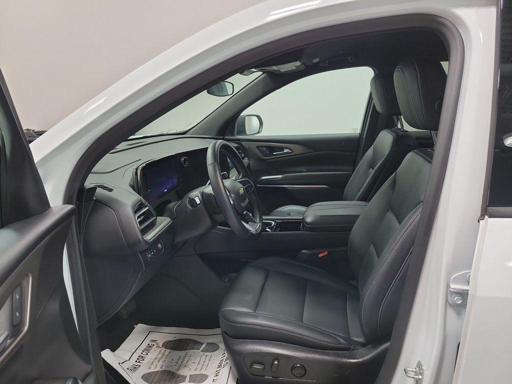 used 2024 Chevrolet Traverse car, priced at $34,799