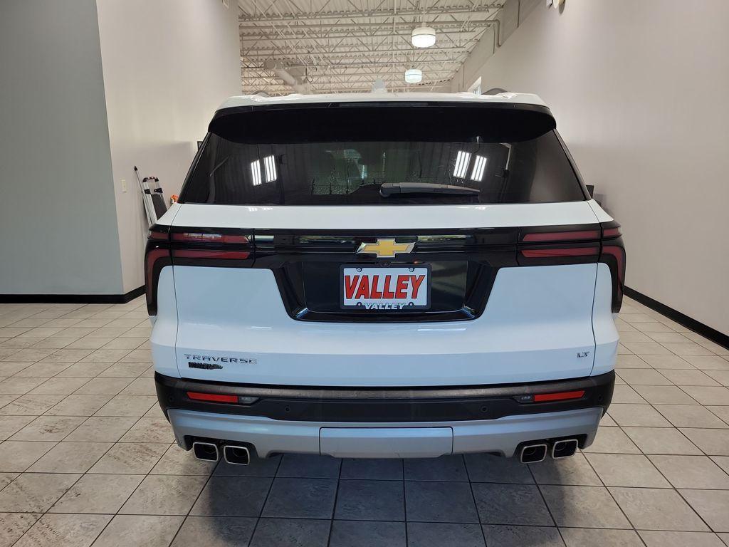 used 2024 Chevrolet Traverse car, priced at $36,999