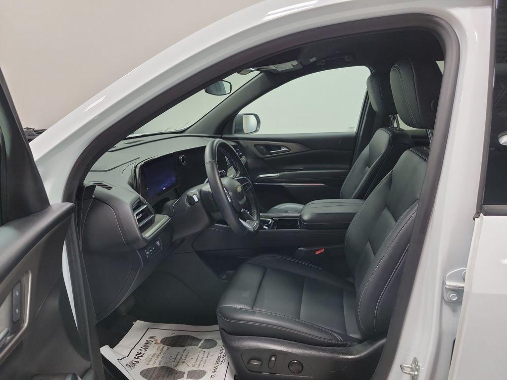 used 2024 Chevrolet Traverse car, priced at $36,999