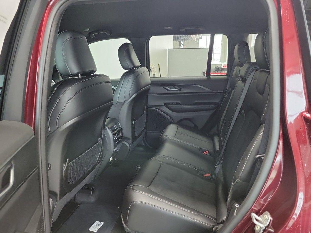 new 2025 Jeep Grand Cherokee car, priced at $43,237