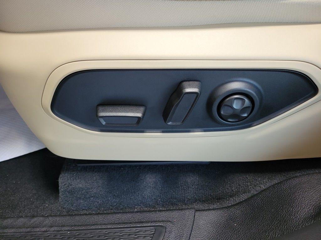 new 2025 Jeep Grand Cherokee L car, priced at $47,952