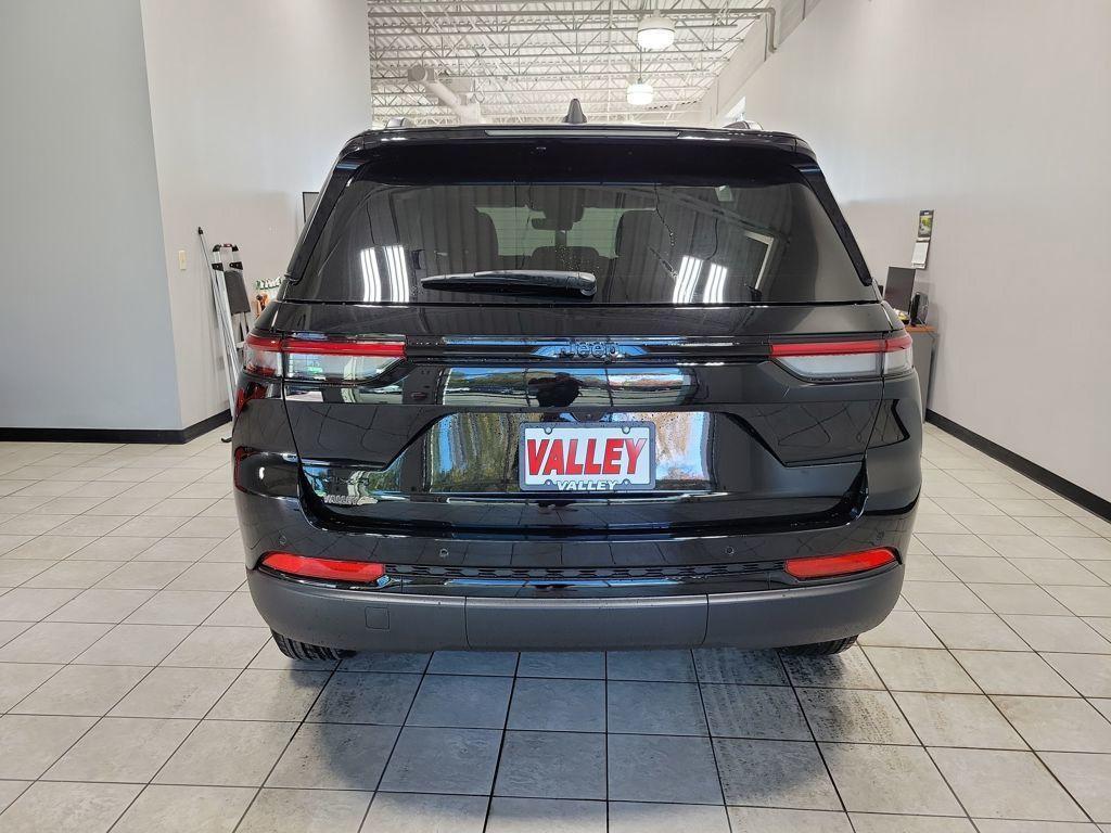 new 2025 Jeep Grand Cherokee car, priced at $44,708