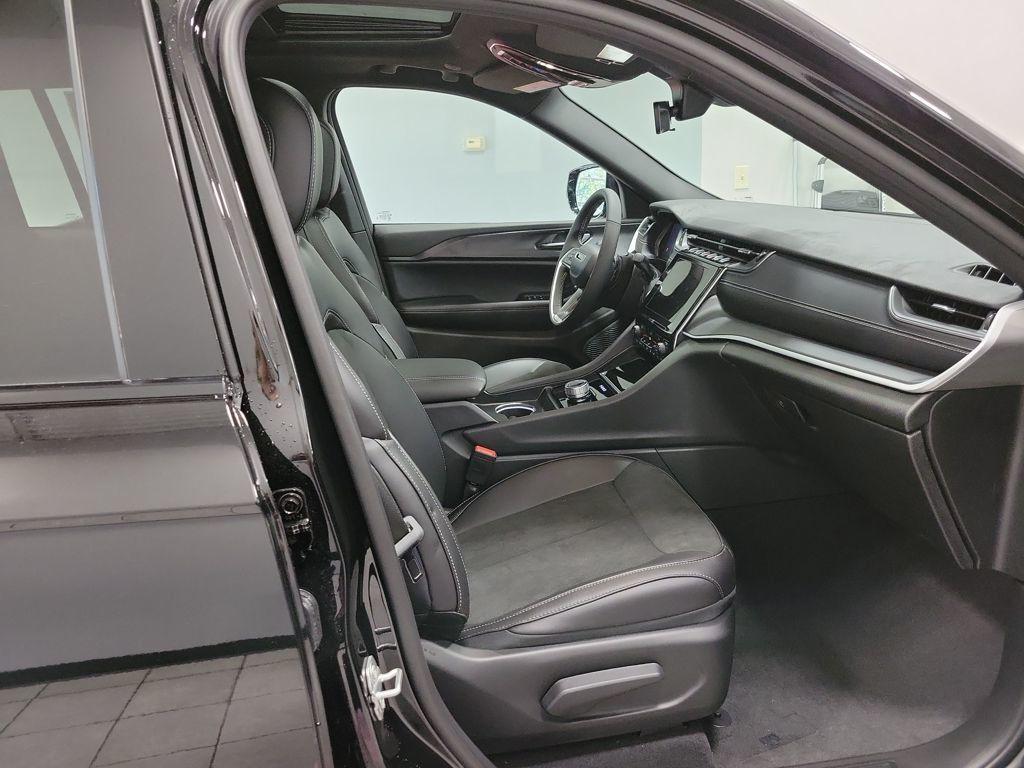 new 2025 Jeep Grand Cherokee car, priced at $44,708