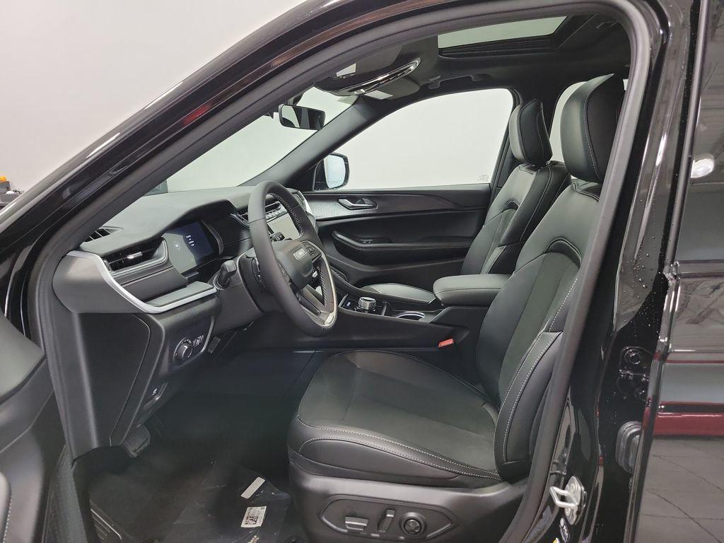 new 2025 Jeep Grand Cherokee car, priced at $44,708