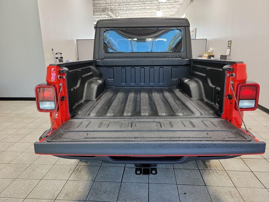 new 2025 Jeep Gladiator car, priced at $43,789