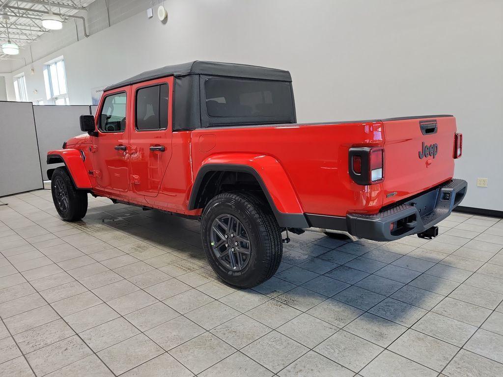new 2025 Jeep Gladiator car, priced at $43,789