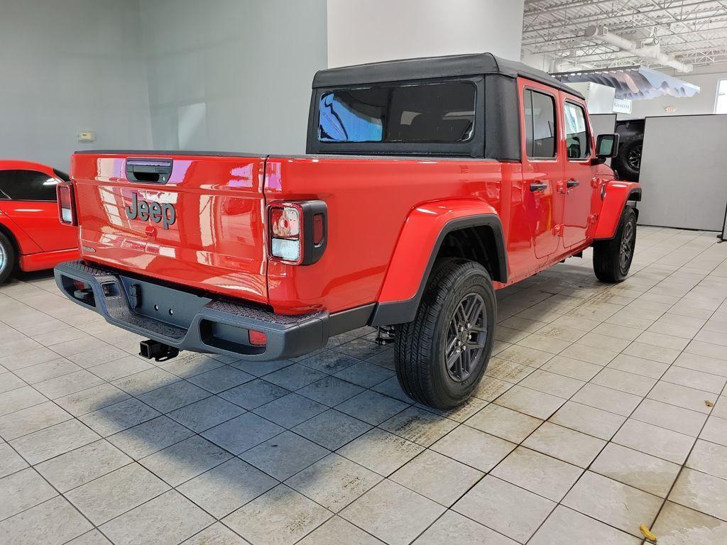 new 2025 Jeep Gladiator car, priced at $43,789