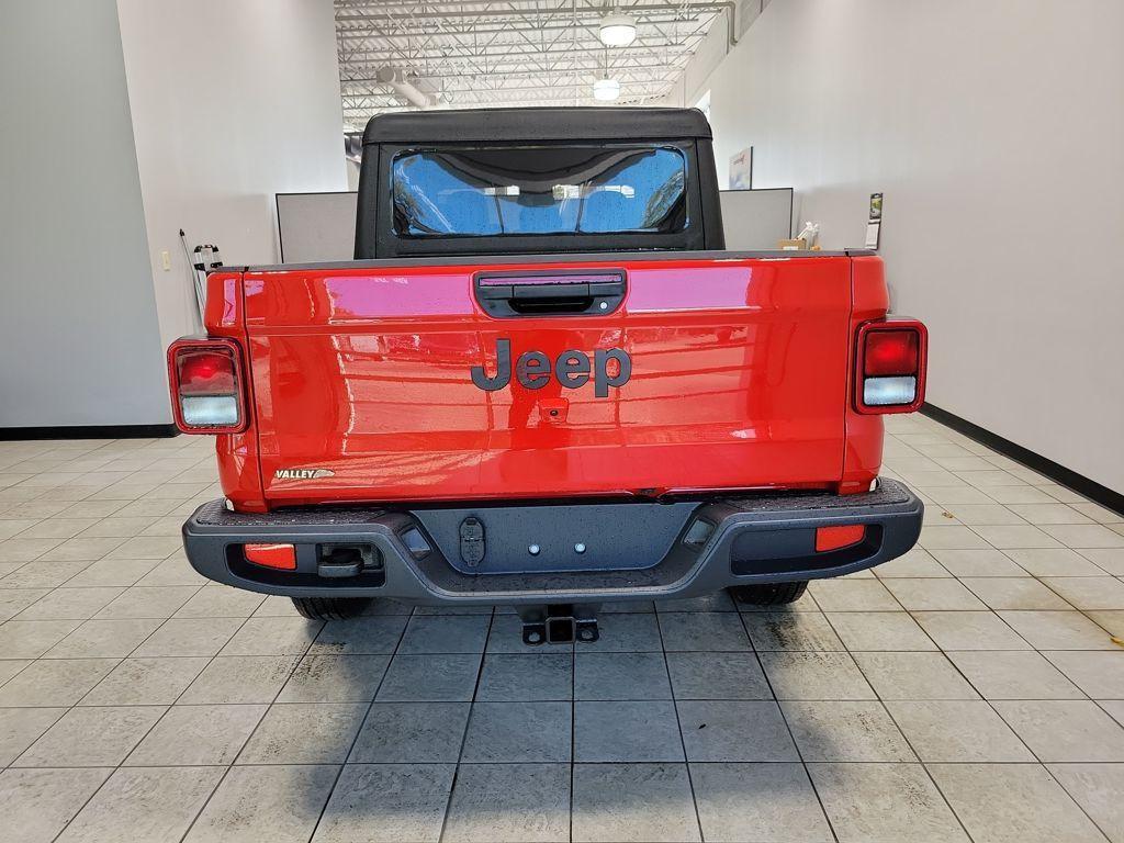 new 2025 Jeep Gladiator car, priced at $43,789