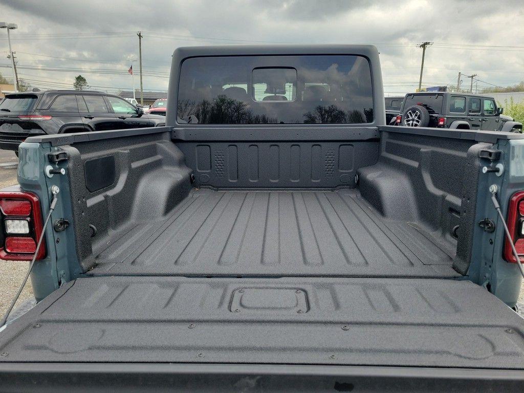 new 2025 Jeep Gladiator car, priced at $50,813