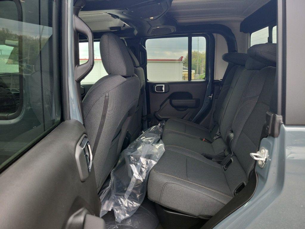 new 2025 Jeep Gladiator car, priced at $50,813